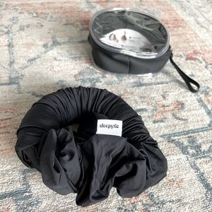 Black Sleepytie with case and instructions